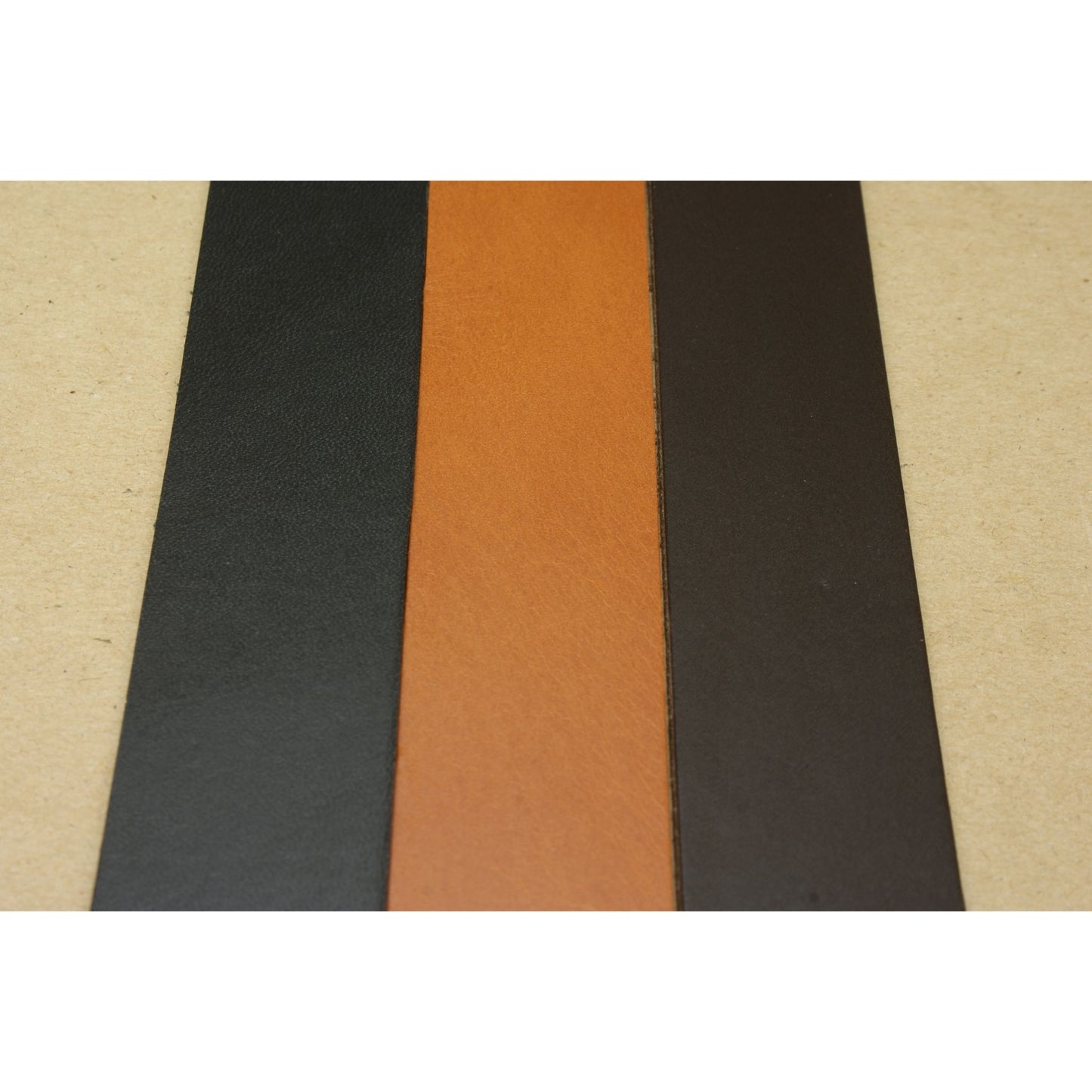 Strook tuigleer gekleurd 55cm, breedte 2cm